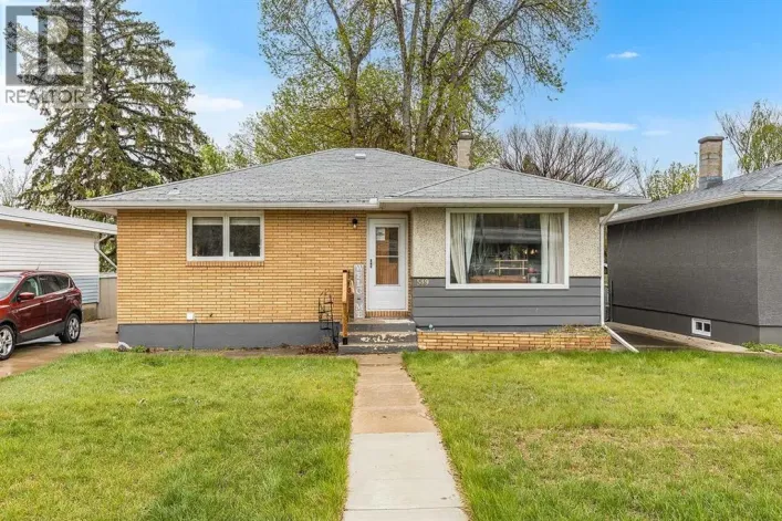549 2 Street NE, Medicine Hat