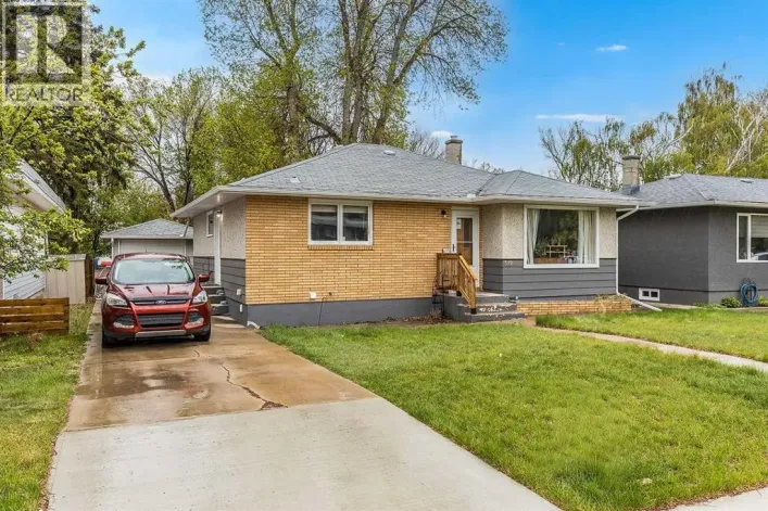 549 2 Street NW, Medicine Hat
