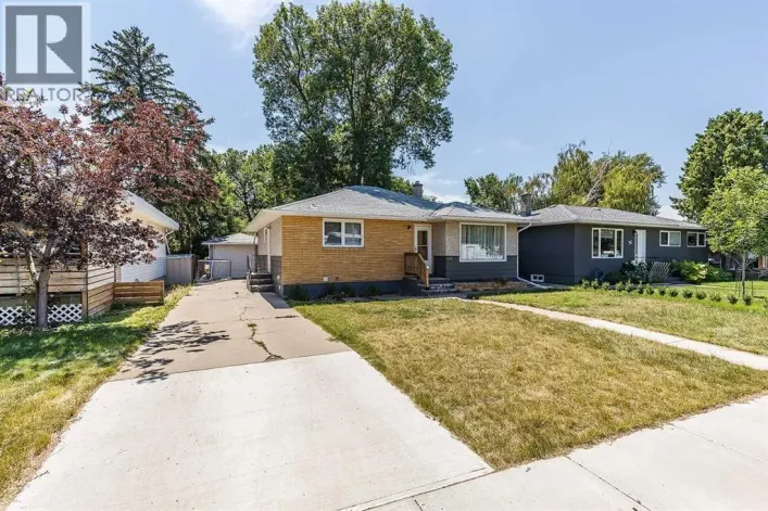 549 2 Street NW, Medicine Hat