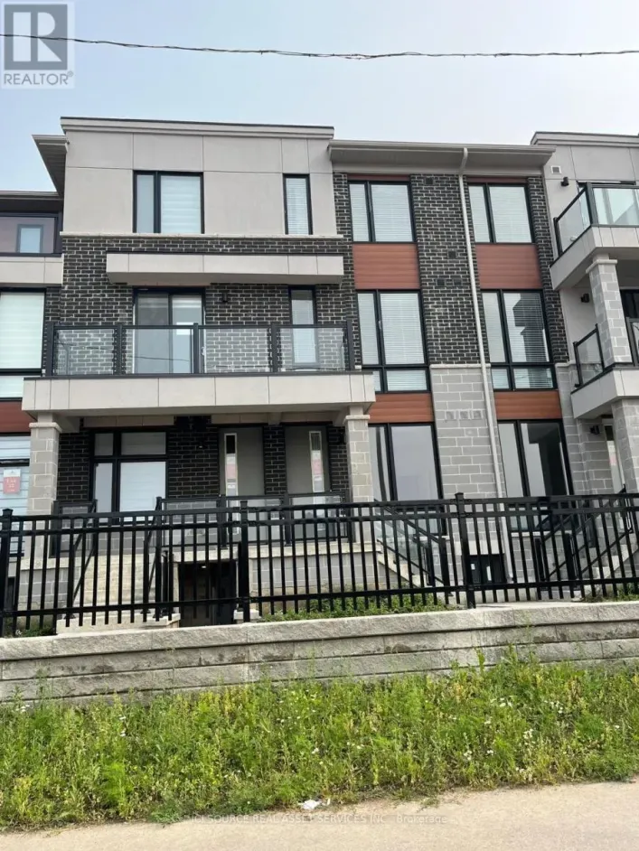 55 - 70 KNOTSBERRY CIRCLE, Brampton