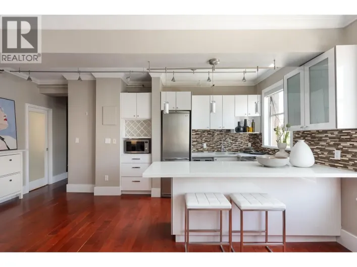 55 777 BURRARD STREET, Vancouver