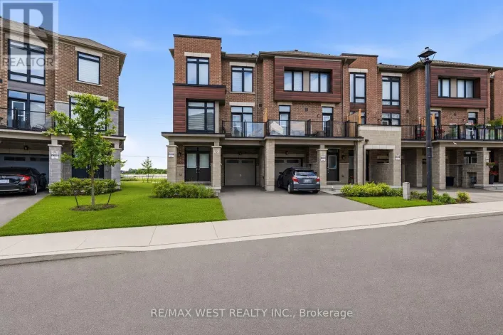 55 HOLYROOD CRESCENT, Vaughan