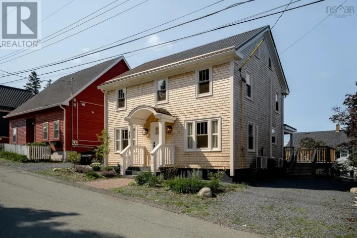 55 Lawrence Street, Lunenburg