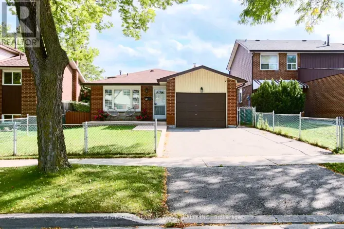 House for sale: 55 MAMMOTH HALL TRAIL, Toronto