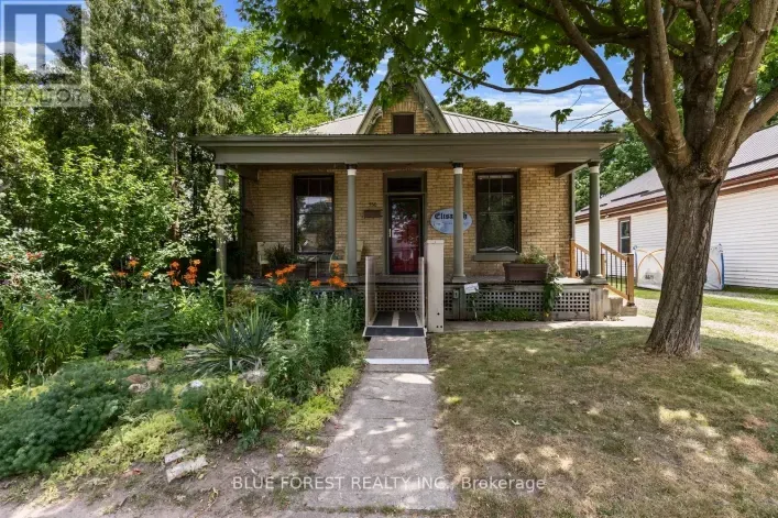 House for sale: 550 ELIZABETH STREET, London East