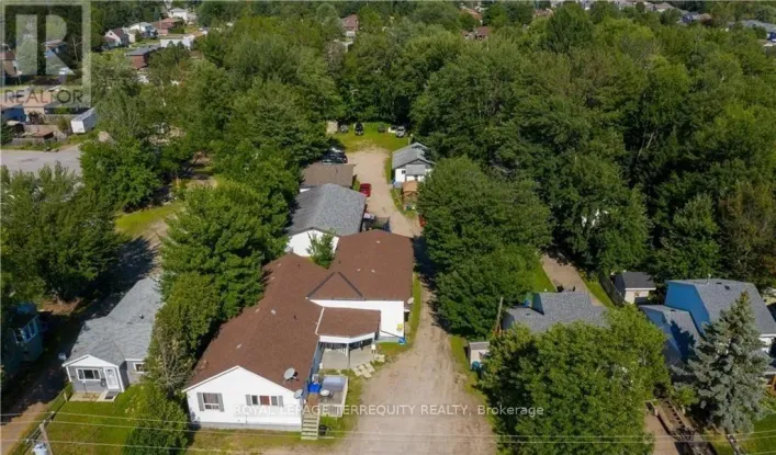 550 LAKESHORE DRIVE, North Bay