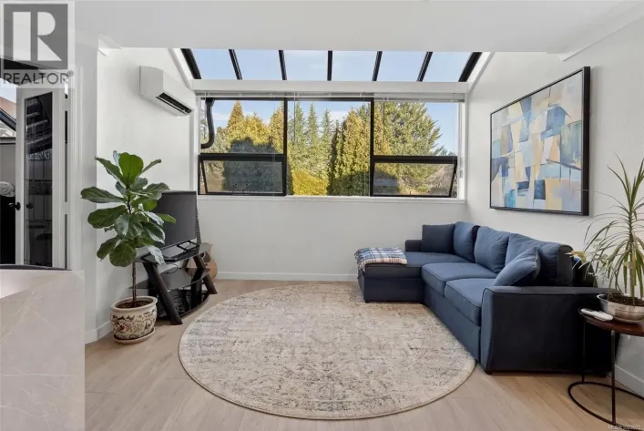 550B 4678 Elk Lake Dr, Saanich