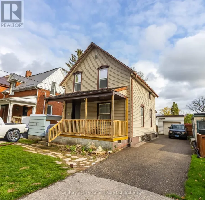 552 HATCH STREET, Woodstock