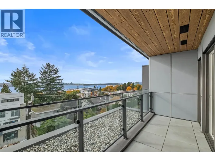 553 422 E 3RD STREET, North Vancouver