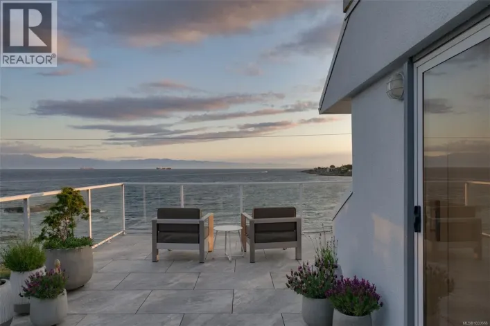 554 Beach Dr, Oak Bay