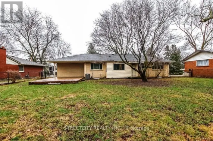 554 LEYTON CRESCENT, London North