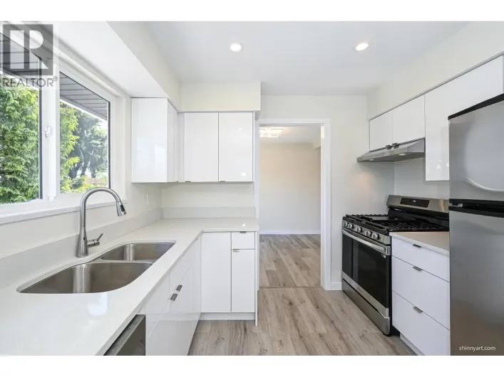 5546 MAPLE CRESCENT, Delta