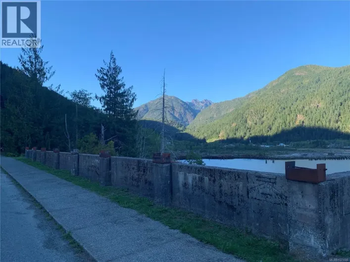 555 Maquinna Dr S, Tahsis