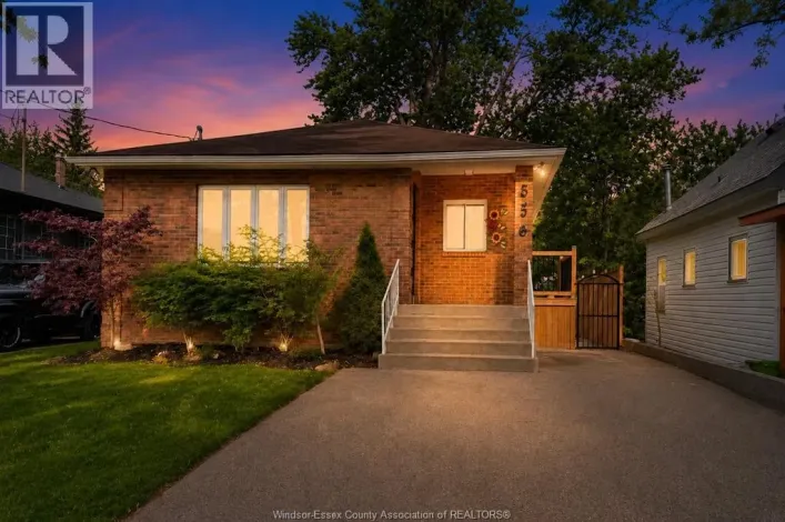 556 CLOVER, Windsor