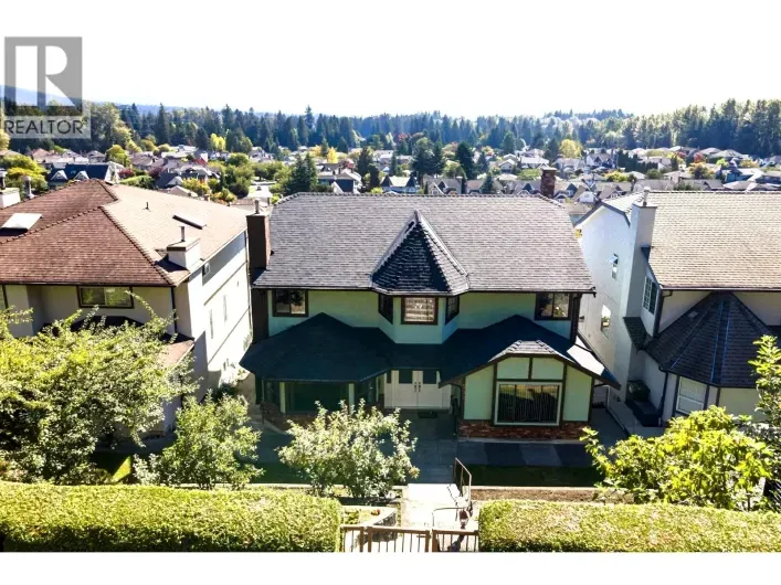 557 TEMPE CRESCENT, North Vancouver