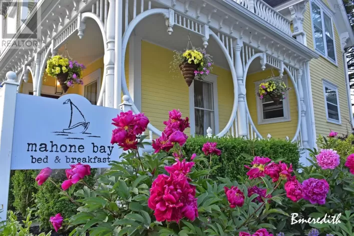 558 Main Street, Mahone Bay