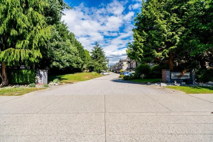 Row / Townhouse for sale: 56 7518 138 STREET, Surrey