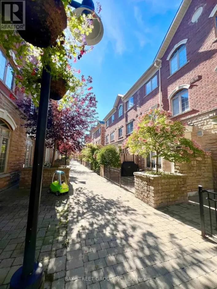 56 - 8 BRIGHTON PLACE, Vaughan