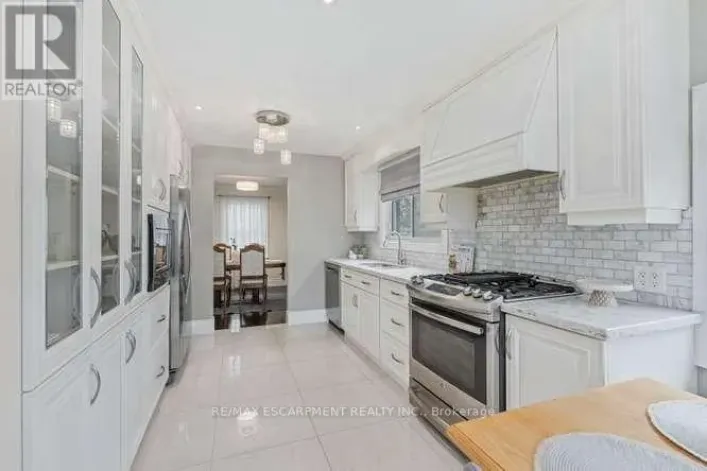 56 CAVENDISH CRESCENT, Brampton