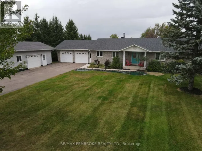 56 ROBERTSON DRIVE, Whitewater Region