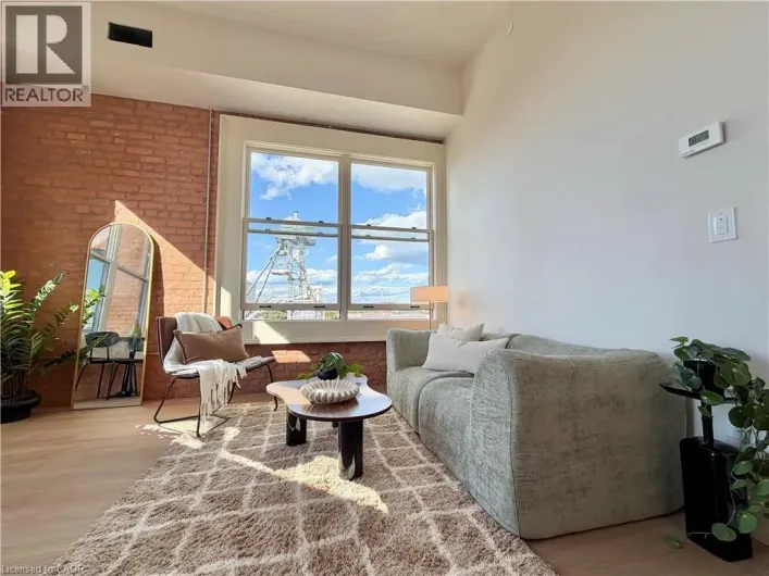 Apartment for rent: 56 YORK Boulevard Unit# 207, Hamilton