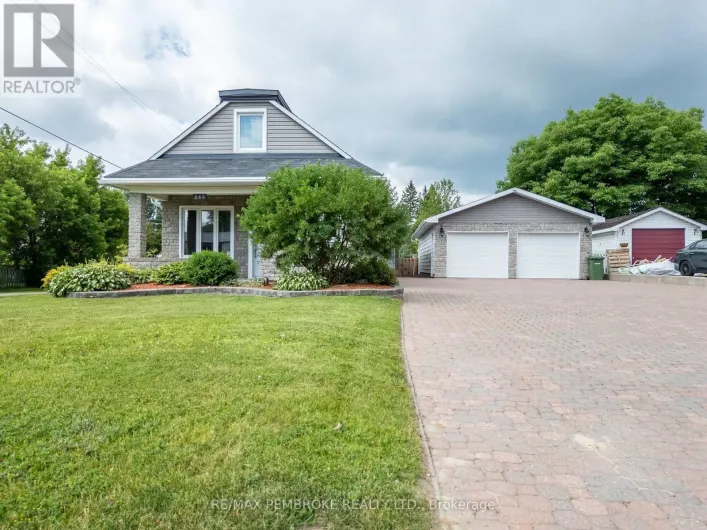 560 BOUNDARY ROAD E, Laurentian Valley