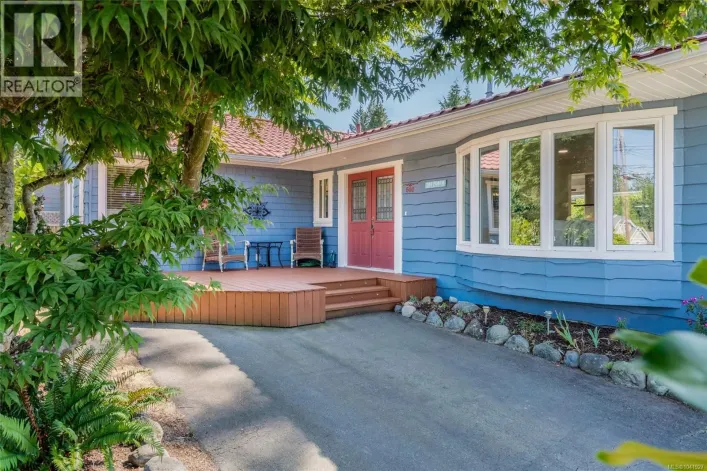 560 Eaglecrest Dr, Qualicum Beach