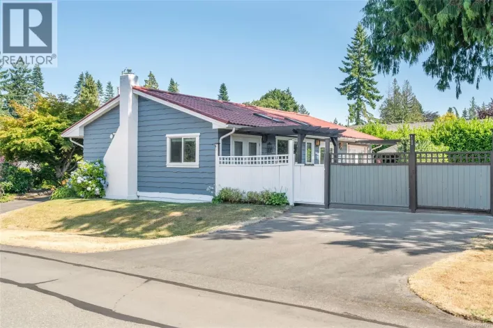 560 Eaglecrest Dr, Qualicum Beach