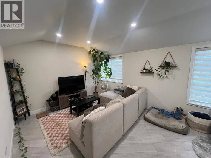 560 SPRINGER AVENUE, Burnaby