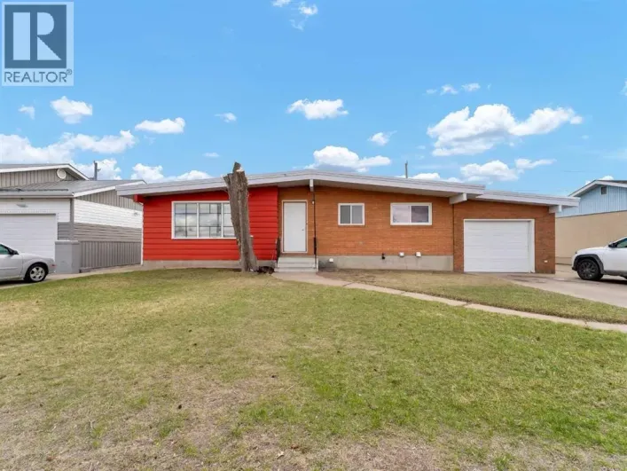 561 12 Street NW, Medicine Hat