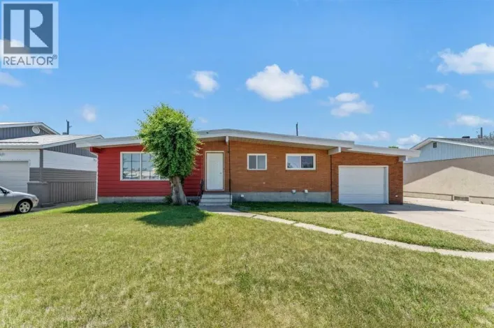 561 12 Street NW, Medicine Hat