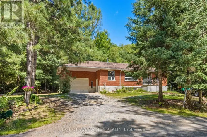 561 LONG LAKE ROAD, Madawaska Valley