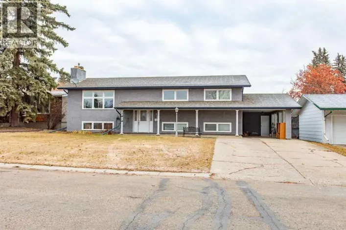 5616 53 Avenue, Lacombe