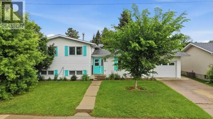 5632 48 Avenue, Lacombe