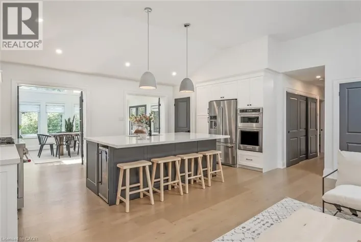 564 MAPLEHILL Drive, Burlington