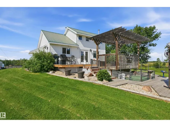 House for sale: 56502 RGE ROAD 33, Rural Lac Ste. Anne County