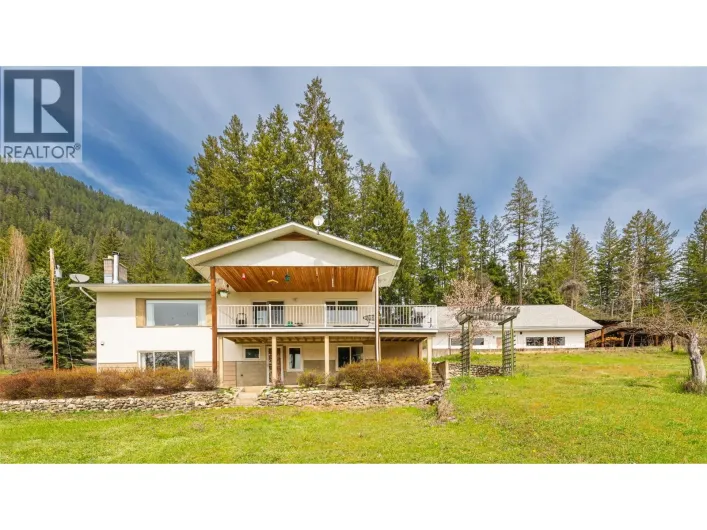 5660 Cory Road, Wynndel