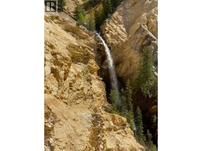 568 Agate Bay Road, Barriere