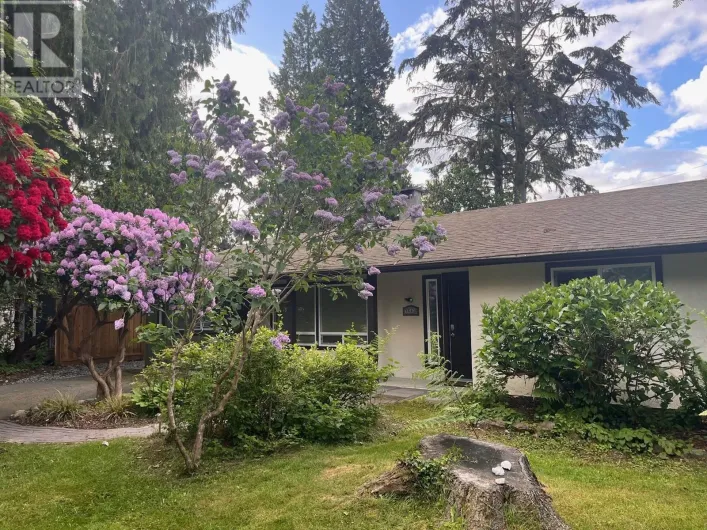 5683 MEDUSA STREET, Sechelt
