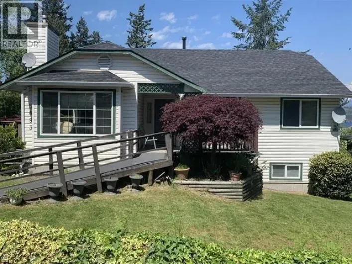 5693 PORPOISE BAY ROAD, Sechelt