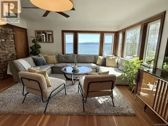 5696 Island Hwy S, Union Bay