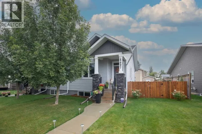 5697 45 Avenue, Lacombe