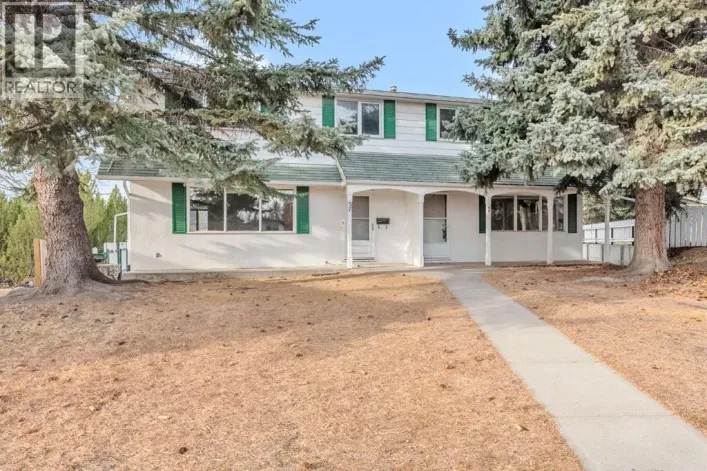 57 & 59 Dalton Bay NW, Calgary