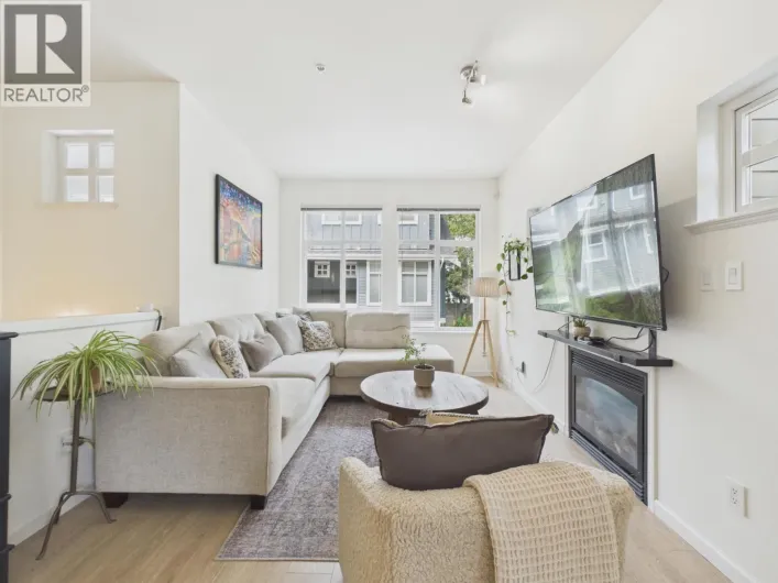 57 935 EWEN AVENUE, New Westminster