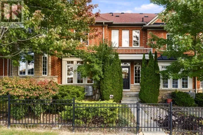 Row / Townhouse for sale: 57 BARKDALE WAY, Whitby