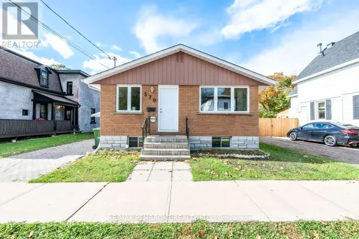 570 MOFFAT STREET, Pembroke