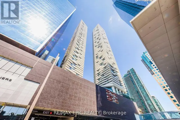 5705 - 100 HARBOUR STREET, Toronto