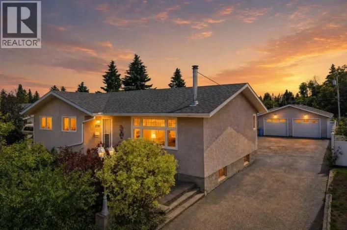 5709 56 Avenue, Lacombe