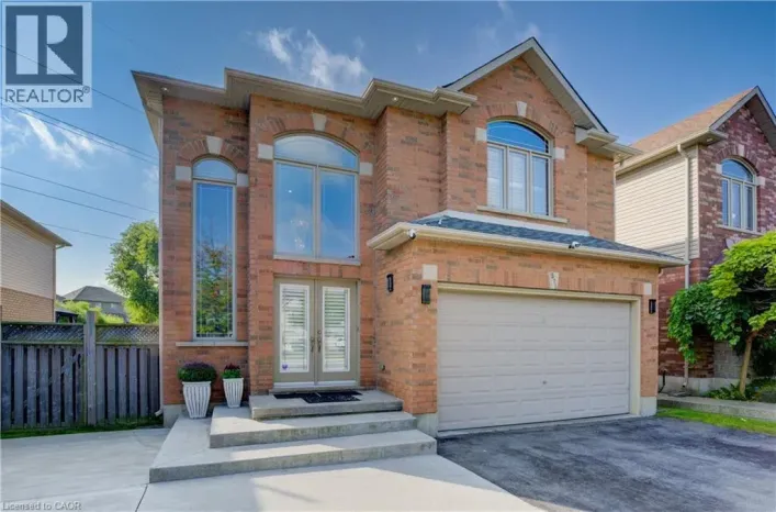 571 STONEHENGE Drive, Ancaster