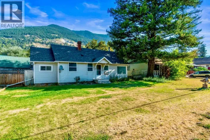 5722 97 Highway N, Falkland